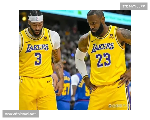 湖人主场不敌雷霆关键判罚 詹姆斯两双难敌争议哨声